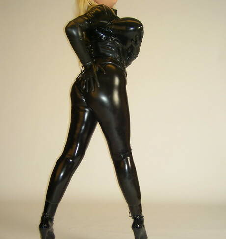 Huge Ass in Latex Pics