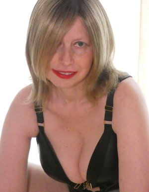 TAC Amateurs are pleased to offer you a free pics featuring Posh Sophia xxx gallery 265755