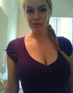 Danielle FTV invite you to explore a free pictures with Danielle Delaunay has a beautiful shape